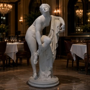 Statua Femminile in Marmo di Lusso Personalizzata - Stile Greco Classico Senza Tempo per Giardini e Tenute - Product Image 3