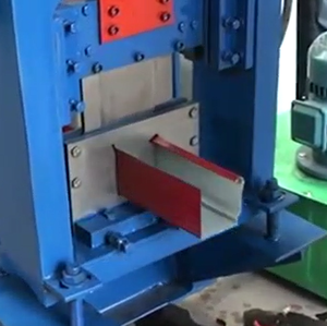 Machine de formage à froid de gouttières d'eau de pluie miniatures portables <span class=keywords><strong>en</strong></span> métal sur mesure - Product Image 4