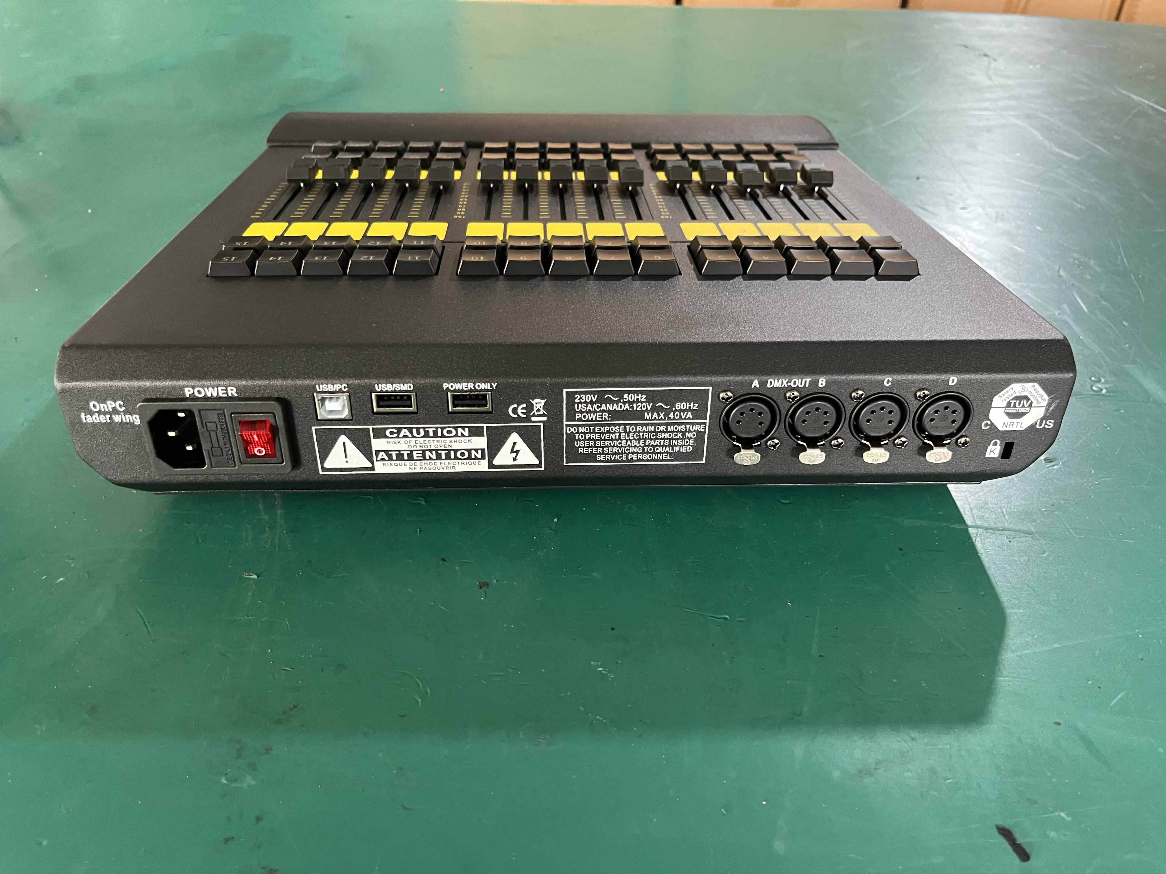 Sortie DMX à 5 broches pour aile de fader