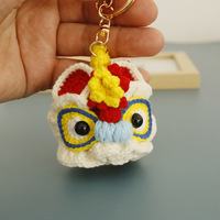 Vente en gros de porte-clés en crochet fait main pour le Nouvel An chinois, tête de lion dansant porte-bonheur, mini poupée en tricot amigurumi, breloque pour sac, pendentif, porte-clés
