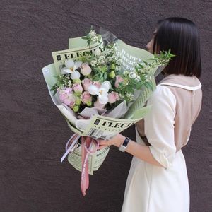 LUCIA impermeable periódico inglés papel de regalo ramo envoltura flor papel flor tienda suministros de embalaje - Product Image 2