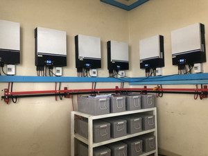 Convertisseur solaire hybride hors réseau 8 kW 48 V à onde sinusoïdale pure avec chargeur solaire MPPT intégré et Wi-Fi pour système de stockage d'énergie domestique - Product Image 6
