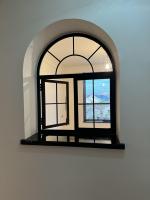 Ventana Abatible Horizontal de Cocina de Aleación de Aluminio Posmoderna, Función Antiviento, Malla de Acero Inoxidable, 5 Años de Garantía