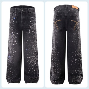 Jean en denim pour homme, coupe droite ample, orné de strass, délavage moyen, en coton, taille mi-haute - Product Image 5
