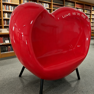Silla Escultura Corazón Romántico Rojo Brillante, Silla de Espera Pública, Muebles de Arte Personalizados para Tiendas Pop-up, Centros Comerciales, Plazas y Jardines - Product Image 1