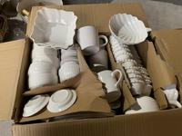 Vente en gros directe d'usine : Service de vaisselle en céramique blanche, assiettes et bols en stock, emballés en carton