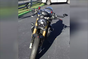 ¡LISTA PARA CONDUCIR! OFERTAS 2025 - Motocicleta <span class=keywords><strong>Deportiva</strong></span> <span class=keywords><strong>Ducati</strong></span> Monster <span class=keywords><strong>1200</strong></span> S Gris Hormigón Líquido en Venta - Product Image 4