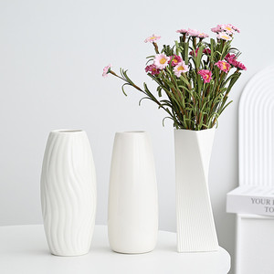 Vase à fleurs en céramique artisanale blanche mate géométrique moderne de luxe pour la décoration de table de mariage - Product Image 4