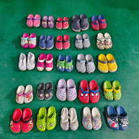 Sandales Crocs d'occasion pour enfants – Chaussures d'été respirantes et tendance – Crocs originaux de seconde main pour enfants – Vente en gros