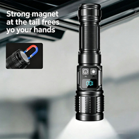Lampe torche LED haute intensité avec zoom, lumière latérale COB, capuchon magnétique, chargement USB-C et affichage numérique de la batterie