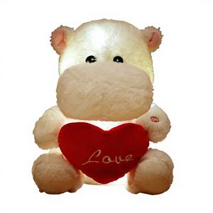 Statuette di animali luminosi di cartone animato: giocattoli di peluche che si illuminano al buio di scoiattoli, gatti, gufi, agnelli, orsi polari e ippopotami. - Product Image 4