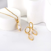 Ensemble de bijoux en acier inoxydable pour femmes, collier et boucles d'oreilles en forme de feuille, design minimaliste imperméable, coquille blanche