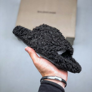 รองเท้าแตะขนสัตว์แฟชั่นดีไซเนอร์ดังประจำปี 2026 สำหรับผู้หญิง  ตกแต่งด้วยงานปัก  ขนแกะคุณภาพสูง  แบบสวมใส่ได้ทั้งชายและหญิง - Product Image 4