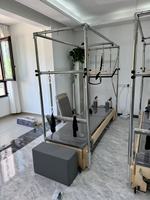 Lit de Trapeze à Jambes Courtes 3-en-1 en Bois d'Érable, Équipement de Pilates Complet, Capacité 200KG pour Studio