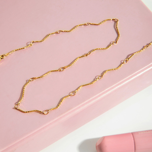 Nouveau <span class=keywords><strong>collier</strong></span> de chaîne minimaliste à la mode or 18 carats PVD acier inoxydable vague marteau <span class=keywords><strong>sucette</strong></span> chaîne <span class=keywords><strong>collier</strong></span> bijoux pour femmes - Product Image 2