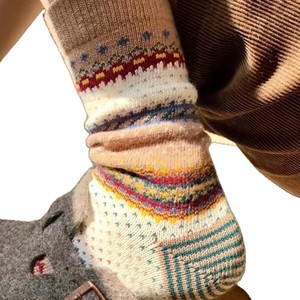 Calcetines de Invierno para Mujer, Diseño Fair Isle, Altura Media, Absorbentes de Sudor, de Poliéster, para Jóvenes de 18 a 40 Años, Color Rojo Pasta de Frijol y Blanco Arroz - Product Image 4