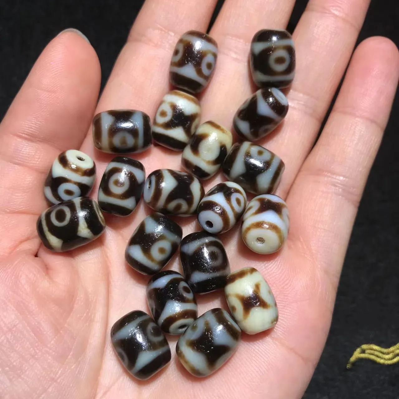 Atacado 18mm Café Tibetano Antigo 3 Olhos Forma Oval Old Beads Antique Tibetano Ágata Beads Para Fazer Pulseira