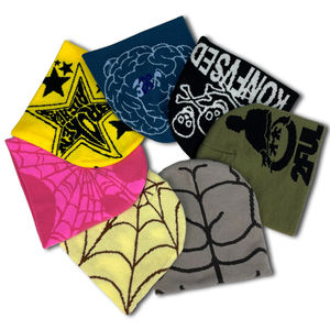 Bon prix du fabricant OEM : Bonnets <span class=keywords><strong>en</strong></span> <span class=keywords><strong>satin</strong></span>, bonnets surdimensionnés à motif toile d'araignée, bonnets jacquard personnalisés - Product Image 3