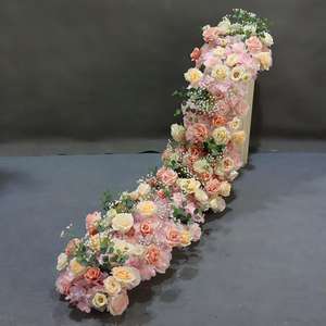 Guirlande de roses en fausse soie et plastique avec couleurs personnalisables pour la décoration de mariages et d'événements - Product Image 5