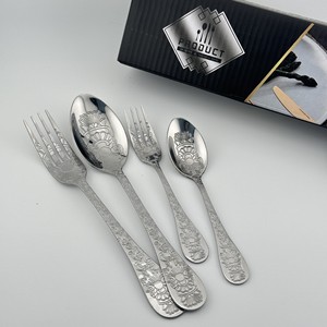 Juego de Cubiertos de Acero Inoxidable de Estilo Occidental de Lujo Ligero Transfronterizo con Grabados <span class=keywords><strong>Totem</strong></span> y Diseños en Relieve, Acabado Espejo, Alta Gama - Product Image 1