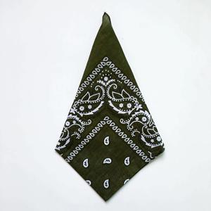 Pañuelo bandana, accesorio de moda para el cuello para hombres y mujeres con innumerables opciones de estilo para cualquier ocasión - Product Image 3