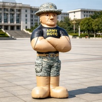 Mascotte gonflable géante personnalisée de 3 m (10 pi) en forme d'homme debout, personnage robuste avec chapeau et pantalon verts pour exposition extérieure, événement, défilé