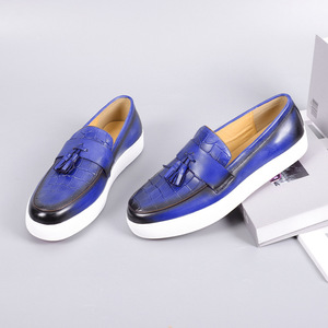 Mocasines de cuero genuino azul para hombre, con punta redonda, decorados con borlas, cómodos, para todas las estaciones, zapatos casuales de moda - Product Image 1