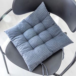 وسادة مقعد زخرفية قابلة للتخصيص، مصنوعة من ألياف البوليستر 100%، طقم من وسادتين مربعتين مبطنتين للمقاعد - Product Image 2