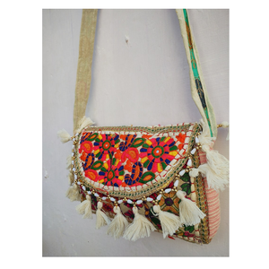 Bolso bordado de estilo bohemio para mujer, nuevo diseño, cadena con botones de perlas, cierre de cremallera, gran capacidad, acentos florales, Material suave - Product Image 6
