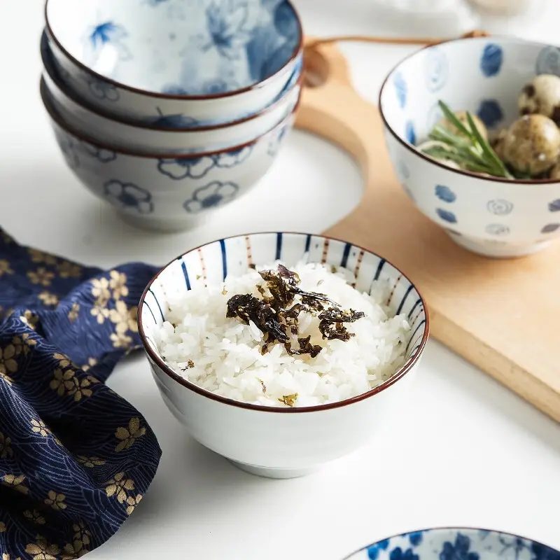 Atacado japonês azul e branco cerâmica charmoso, tigela jardineira colorida para hotel cozinha macarrão cerâmica potes de arroz tigelas presentes