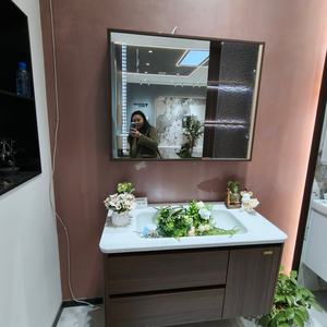 Armoire de salle de bain murale marron avec rangement et miroir, lavabo à bords arrondis et corps d'armoire arrondi - Product Image 1