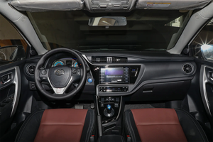 Toyota <span class=keywords><strong>Corolla</strong></span> Híbrido Enchufable Clásico <span class=keywords><strong>2020</strong></span>, 1.8L, Sedán Compacto Confortable, PHEV, Auto Usado con Volante a la Izquierda - Product Image 3