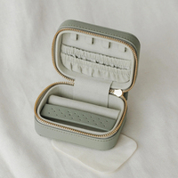 Petite boîte à bijoux en PU pour femmes et filles, organiseur de boucles d'oreilles, étui à bijoux portable en cuir PU, boîtes cadeaux, étui de voyage pour bijoux