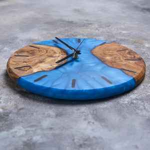 Reloj de Pared Moderno Hecho a Mano con Resina y Madera, Diseñado para Agregar Interés Visual Mientras Proporciona una Visualización Precisa del Tiempo - Product Image 5