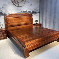Lit de Mariage en Bois Massif à Mortaise et Tenon, Sculpté de Fleurs Dorées, Luxe Haut de Gamme, Style Chinois Classique en Acajou, pour Chambre Double