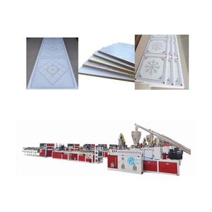 Ligne de production d'extrusion de panneaux muraux et de plafonds en <span class=keywords><strong>profil</strong></span>és <span class=keywords><strong>PVC</strong></span> personnalisés, extrudeuses de plastique <span class=keywords><strong>pour</strong></span> panneaux extérieurs à double vis conique - Product Image 1
