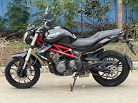 Moto de rue Benelli TNT300 300cc à moteur refroidi par eau, puissance robuste, utilisée, à essence