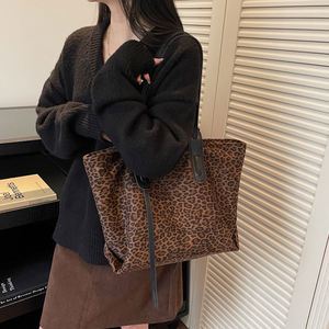 Bolso Tote de PU con Estampado de Puntos, Gran Capacidad, para Mujer, Bolso de Hombro Moderno con Cierre de Cremallera, Resistente al Agua, para Compras y Viajes, Venta al Por Mayor - Product Image 5