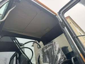 Excavatrice d'occasion Hyundai 220LC-9S, modèle 2023, moteur Cummins, godet de 1,2 m, pompe, moteur et roulement d'origine coréens, 22 tonnes - Product Image 4