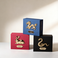 Boîte cadeau rigide personnalisée avec couvercle et base, accessoires en métal avec plaque nominative pour l'emballage de parfums et de bijoux, vente en gros, haute qualité