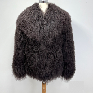 <span class=keywords><strong>Cappotto</strong></span> da Donna in Vera Pelliccia di Agnello Mongolo a Pelo Intero di Alta Qualità con Collo Reversibile all'Ingrosso dalla Fabbrica - Product Image 4