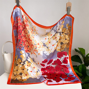 ผ้าพันคอไหมพิมพ์ลายคลื่นสีดำขาว ขนาด 70 ซม. สำหรับเครื่องแต่งกาย - Product Image 2