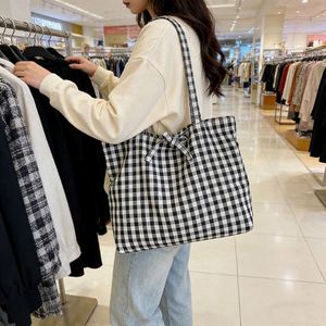 Bolsa de Compras Reutilizable de Lona con Asa al Hombro, Bolso de Mano Moderno con Logotipo Personalizado - Product Image 3