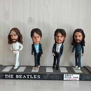 100% Handmade Tùy Chỉnh Thiết Kế Bobble Đầu Bức Tượng Nổi Tiếng Ca Sĩ Nhựa Bức Tượng Polyresin Chất Liệu - Product Image 2