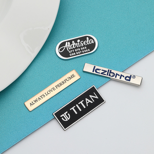 Etiquetas de Metal Grabadas para Botellas, Emblema de Aleación de Zinc con Logotipo Personalizado, Acabado Dorado para Botellas de Vino y Whisky, Directo de Fábrica, OEM, ODM - Product Image 4