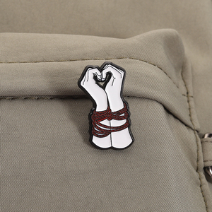 Trâm cài hình trái tim bị trói, ghim men sáng tạo, biểu tượng tình yêu ràng buộc, trâm cài kim loại hình trái tim, huy hiệu cài áo, trang sức bán buôn - Product Image 3