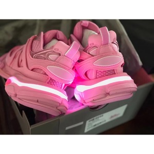 Chaussures de sport de course et de marche LED Designer Track 3.0 de qualité supérieure 2026 avec options multicolores et éclairage LED - Product Image 1