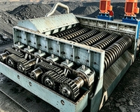 Crible vibrant robuste pour minerai de manganèse avec contrôle PLC et capacité de 15 000 kg pour applications minières