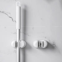 Balai suspendu multifonctionnel pour salle de bain et pince à serpillière sans perçage Support de rangement classique en plastique blanc