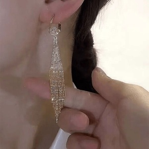 ต่างหูเงินชุบทรงเรขาคณิตหรูหราประดับพู่ยาวระยิบระยับด้วยเพชรซิร์คอนทรงรวงข้าวทันสมัย เหมาะสำหรับงานฉลองครบรอบและงานปาร์ตี้ - Product Image 5